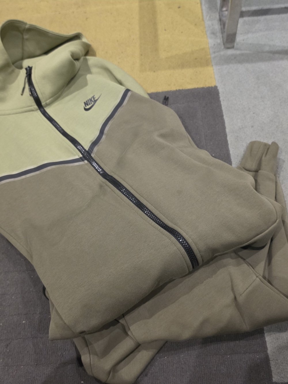 Nike Men's Olive Green Full-Zip Jacket